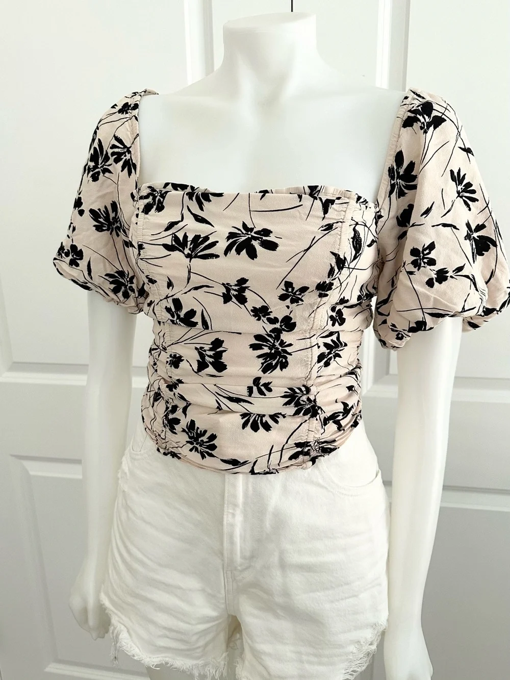 Astr The Label Cream & Black Floral Puff-Sleeve Square Neck Top - Florian Blouse